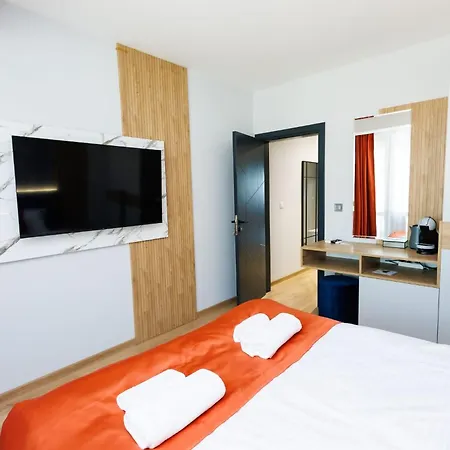 Boulevard Hotel *